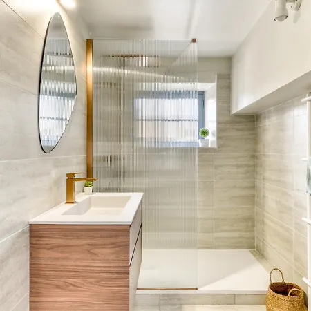 شقة L'escapade - Parking Gratuit - Wifi - Climatisation - Proche Cite - Equipee