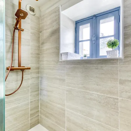 L'escapade - Parking Gratuit - Wifi - Climatisation - Proche Cite - Equipee Daire